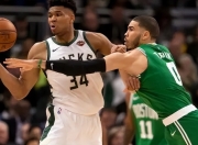 雷速体育-塔图姆回归赛场，比分优势明显首场状态亮眼，日本队观众沸腾！的简单介绍