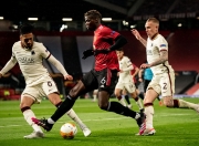 雷速-今晨曼联伤情更新：欧联节点到来，更衣室稳定，医务组通报恢复(曼联官宣马夏尔伤情)