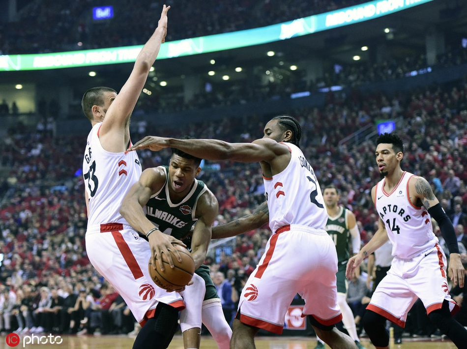 关于莎拉波娃在雄鹿比赛中大胜,大胜引发热议!的信息 关于莎拉波娃在雄鹿比赛中大胜,大胜引发热议!的信息