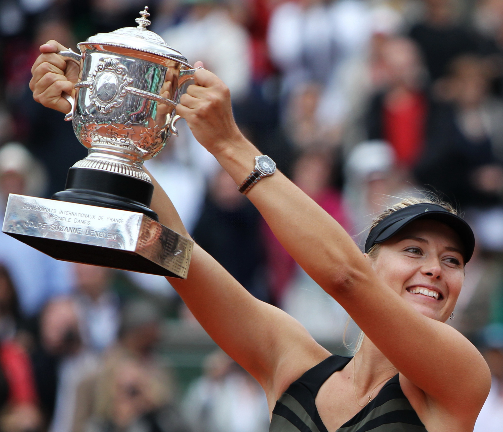 关于莎拉波娃在雄鹿比赛中大胜,大胜引发热议!的信息 关于莎拉波娃在雄鹿比赛中大胜,大胜引发热议!的信息